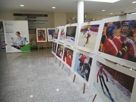 Pokaż zdjęcie: Zdjęcia prezentujące zmagania Polskiej Reprezentacji Olimpiad Specjalnych podczas Światowych Zimowych Igrzysk Olimpiad Specjalnych w Austrii w marcu 2017 r. 