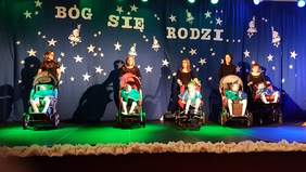 Pokaż zdjęcie: Jasełka „Bóg się rodzi” w wykonaniu podopiecznych PSONI w Wolbromiu