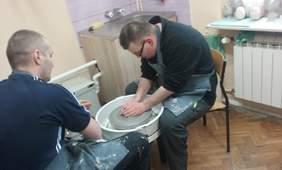 Pokaż zdjęcie: Zajęcia w pracowni ceramicznej w SOSW nr 2 w Przemyślu