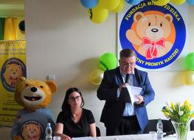 Pokaż zdjęcie: „Tylko w siebie uwierz” – to tytuł Hymnu Osób Niepełnosprawnych