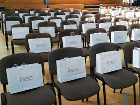 Pokaż zdjęcie: Małe upominki przygotowane dla gości konferencji