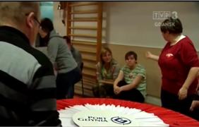 Pokaż zdjęcie: prace nad prawdopodobnie największym Kotylionem w Polsce źródło: TVP3 Gdańsk