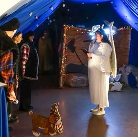 Pokaż zdjęcie: Spotkanie wigilijne - widowisko jasełkowe zespołu Akcent