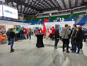 Pokaż zdjęcie: Uczestnicy Targów Pracy w Szczecinie