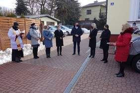 Pokaż zdjęcie: Uroczyste przekazanie busa,fot.ŚDS Hrubieszów