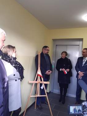 Pokaż zdjęcie: Uroczystość oddania do użytku windy dla podopiecznych Specjalnego Ośrodka Szkolno-Wychowawczego w Zbąszyniu