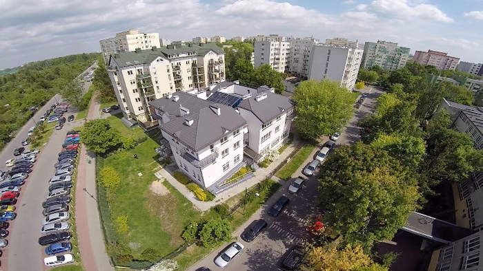 Pokaż zdjęcie: Widok domu z drona