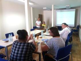 Pokaż zdjęcie: Uczestnicy spotkania konsultacyjnego dotyczącego zlecenia realizacji zadań z zakresu rehabilitacji zawodowej i społecznej osób niepełnosprawnych w ramach nowego konkursu pn. „Profesjonalni w działaniu – zwiększenie kompetencji i umiejętności 