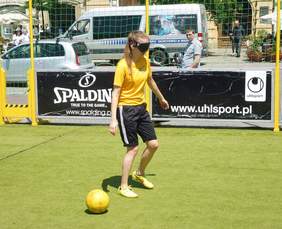 Pokaż zdjęcie: Inauguracja Tygodnia Osób z Niepełnosprawnością "Kocham Kraków z Wzajemnością" na Rynku Głównym w Krakowie