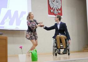 Pokaż zdjęcie: Pokaz pt.: „Taniec bez granic” w wykonaniu Katarzyny Łapaj oraz Mikołaja Szymańskiego