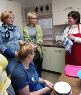 Pokaż zdjęcie: Wizyta dyrektor Marty Mordarskiej w WTZ w Gostwicy