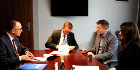 Zawarcie umowy w ramach Programu "Stabilne zatrudnienie" z przedstawicielami Powiatu Mieleckiego