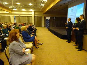 Dyrektor Oddziału Świętokrzyskiego PFRON Andrzej Michalski podczas wystąpienia 