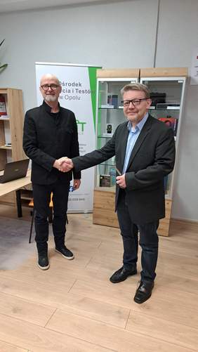 Uroczyste otwarcie Opolskiego OWiT: pan Jarosław Kowalczyk, kierownik Ośrodka Wsparcia i Testów w Opolu, pan Łukasz Żmuda, dyrektor Oddziału Opolskiego PFRON