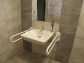 Pokaż zdjęcie: Zlikwidowano bariery architektoniczne w łazience