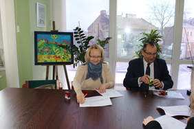 Pokaż zdjęcie: Renata Brońska Skarbnik Gminy Łęczna, Teodor Kosiarski - Burmistrz Gminy Łęczna