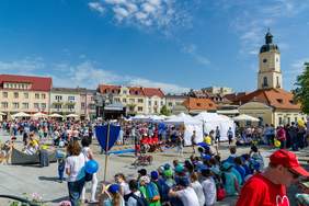 Po marszu na placu przed Ratuszem miał miejsce festyn integracyjny.