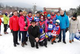 Pokaż zdjęcie: Pamiątkowe zdjęcia podczas VI Mamoriału Marii Kaczyńskiej