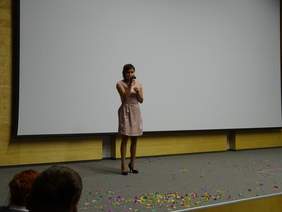 Pokaż zdjęcie: •	Uczestniczka Środowiskowego Domu Samopomocy w Potęgowie z utworami muzycznymi pt. „Radość najpiękniejszych lat” i „Dni, których jeszcze nie znamy”.