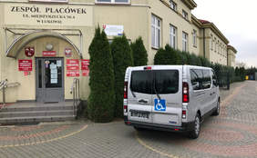 Pokaż zdjęcie: Nowe auto, fot. Starostwo Powiatowe w Łukowie