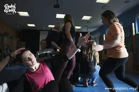 Pokaż zdjęcie: Zajęcia z Arteterapii prowadzone przez Fundację im. Doktora Piotra Janaszka Podaj Dalej z Konina. 