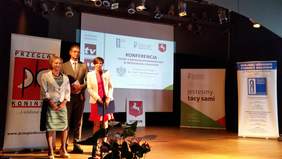 Pokaż zdjęcie: Od lewej: Anna Kwaśniewska, dyrektor MOPR w Koninie; Sławomir Lorek, Wiceprezydent Miasta Konina; Anna Skupień, dyrektor Oddziału Wielkopolskiego PFRON