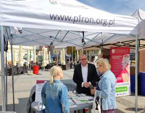 Pokaż zdjęcie: Tarfi Pracy na kieleckim rynku 