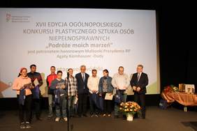 Pokaż zdjęcie: Pamiątkowa fotografia