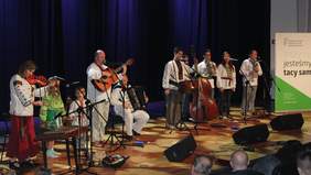 Pokaż zdjęcie: Zespół Drewutnia 