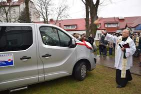 Pokaż zdjęcie: poświęcenie i przekazanie samochodu  