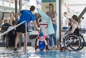 Pokaż zdjęcie: Zawodnicy podczas Mistrzostw w Pływaniu 