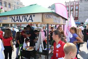 Pokaż zdjęcie: Festyn Przyjaźni „Tacy Sami” w Tczewie - stoisko Centrum Kształcenia Zawodowego 