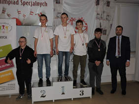 Pokaż zdjęcie: ceremonia wręczania medali