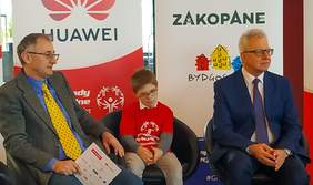 Pokaż zdjęcie: Prezes Krzysztof Michałkiewicz z uczestnikiem i trenerem Olimipad Specjalnych