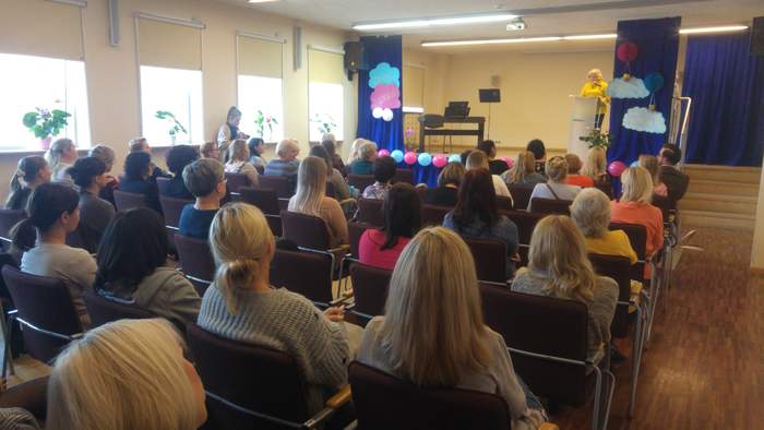 Pokaż zdjęcie: Wystąpienie dyrektor SOSW Violetty Trzcina