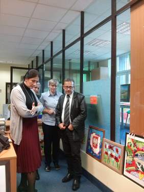 Wojewódzka Komisja Konkursowa podczas oceny prac z kategorii tkanina