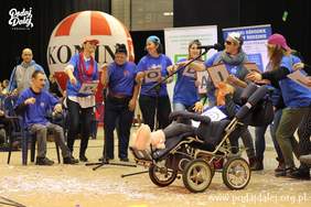 Pokaż zdjęcie: Uczestnicy XV Międzynarodowego Dnia Osób Niepełnosprawnych w Koninie
