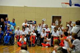 Pokaż zdjęcie: Prezentacja drużyn podczas ceremonii otwarcia Europejskich zawodów Bocci w Poznaniu