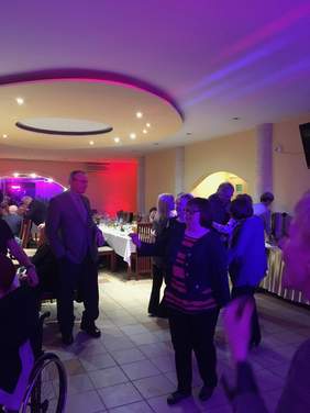 Pokaż zdjęcie: uczestnicy jubileuszu 10- lecia działalności Stowarzyszenia Żeglarzy Niepełnosprawnych KEJA w Łodzi