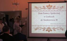 Pokaż zdjęcie: Jubileusz 50 - lecia DPS w Gorlicach (źródło Starostwo Powiatowe w Gorlicach)