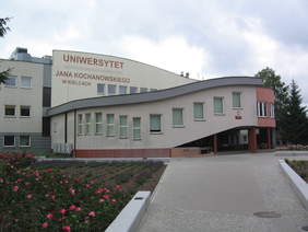 Pokaż zdjęcie: 2.	Uniwersytet Jana Kochanowskiego w Kielcach fot. źródło www.wikipedia.pl – zdjęcie przedstawia jeden z budynków kompleksu UJK w Kielcach