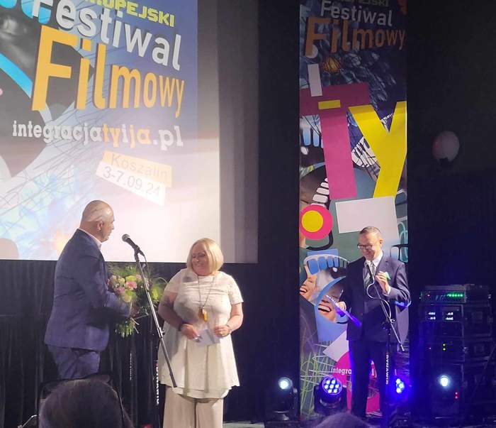 Pokaż zdjęcie: Na scenie festiwalu Dyrektor Barbara Jaroszyk