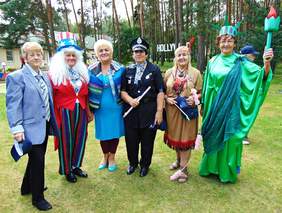 Pokaż zdjęcie: Uczestnicy XV Festynu Integracyjnego „Barierom Stop" w Lisówkach