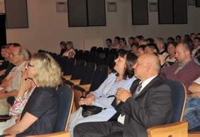 Pokaż zdjęcie: Alicja Jankiewicz Prezes Lubelskiego Forum Organizacji Osób Niepełnosprawnych oraz Ryszard Dados przedstawiciel Oddziału Lubelskiego PFRON