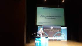 Pokaż zdjęcie: Przemawia Okręgowy Inspektor Pracy Konrad Pachciarek