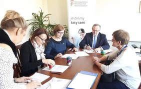Pokaż zdjęcie: podpisanie umowy 10.04.2019