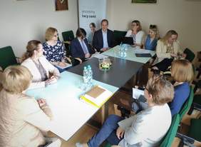 Pokaż zdjęcie: Rozmowy dotyczące realizacji programu „Partnerstwo dla osób z niepełnosprawnościami”