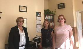 Pokaż zdjęcie: Dyrektor Marta Mordarska podczas spotkania z zarządem Stowarzyszenia "Nadzieja" z Nowego Sącza