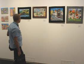 Pokaż zdjęcie: Uczestnicy wernisażu w Przemyślu