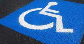 Pokaż zdjęcie: Nowe przepisy dotyczące kart parkingowych dla osób z niepełnosprawnościami 